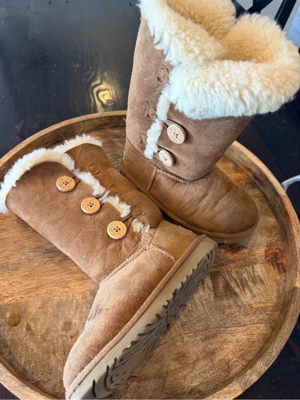 UGG Kids Talk Chestnut Bailey Button Shearling Boots kids 13